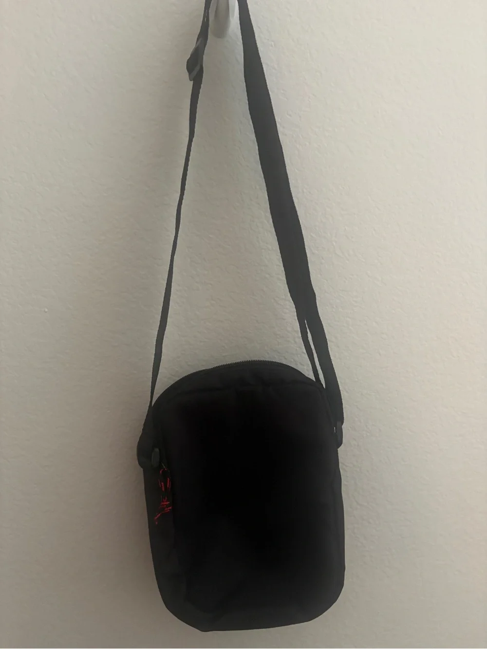 NBA Chicago Bulls Black and Red Crossbody Bag